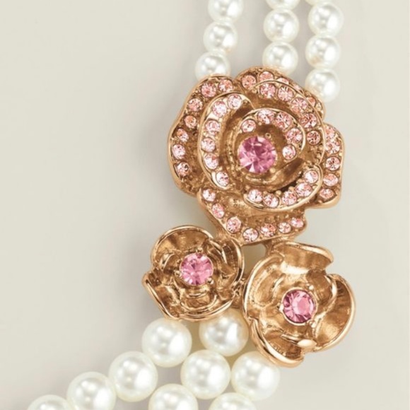 White bead necklace with rose - Picture 3 of 3